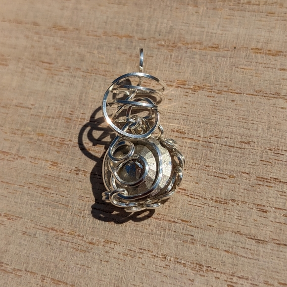 .925 Sterling Silver Crescent Moon Pendant Sparkly Artisan Spiral Beautiful - Picture 15 of 17